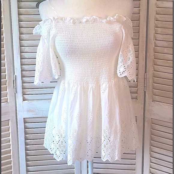 ✴️LAST ONE✴️ CURVY SMOCKED OFF-SHOULDER EYELET TOP - Picture 2 of 6